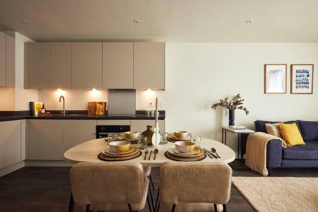 Beautiful 2 Bed 2 Bath Flat with Free Wifi Main Photo