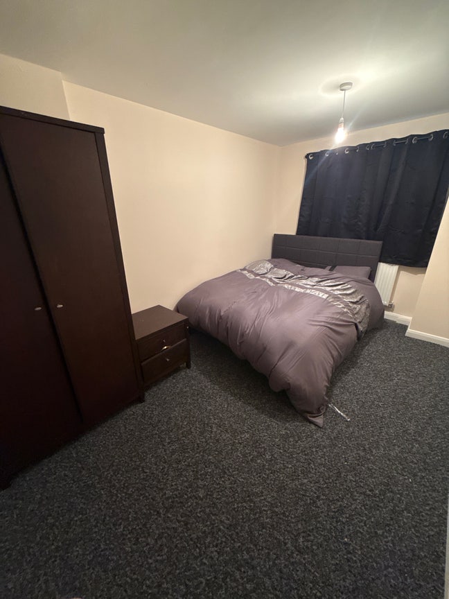 A room available in a 2 bed Main Photo