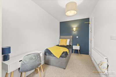 Simplistic Elegant Ensuite Rooms in Crabtree PE4 Main Photo