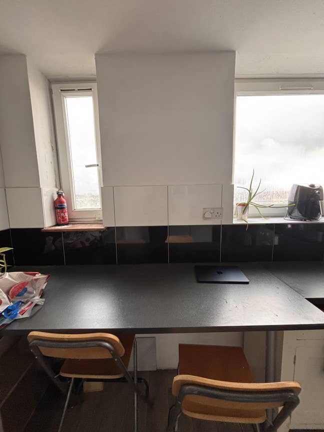 Large, Bright Room in Friendly Shared Flat! Main Photo