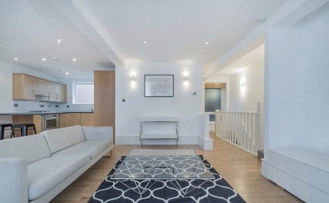 Amazing double room in heart of Fitzrovia Main Photo