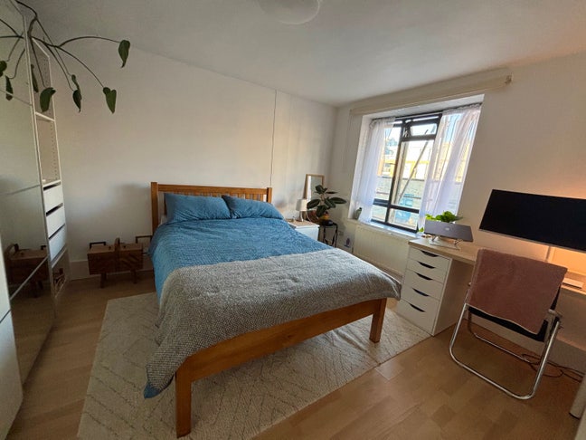 One Double Room Available Main Photo