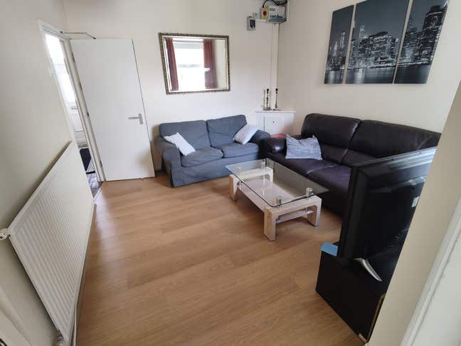 Large Double Room Available in Cathays Main Photo