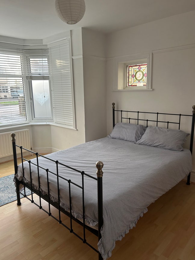 Large double room with en-suite near  the sea  Main Photo