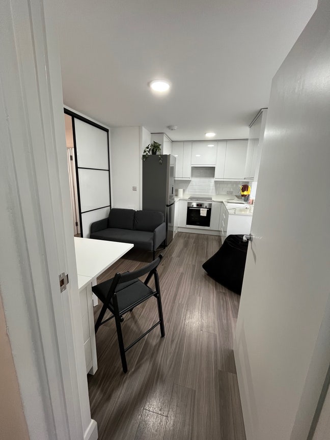 Newly Refurbished Studio Flat   Main Photo