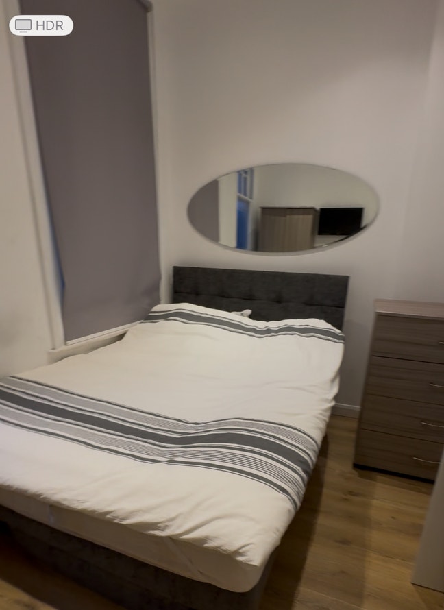 Great ensuites in Large House  Main Photo