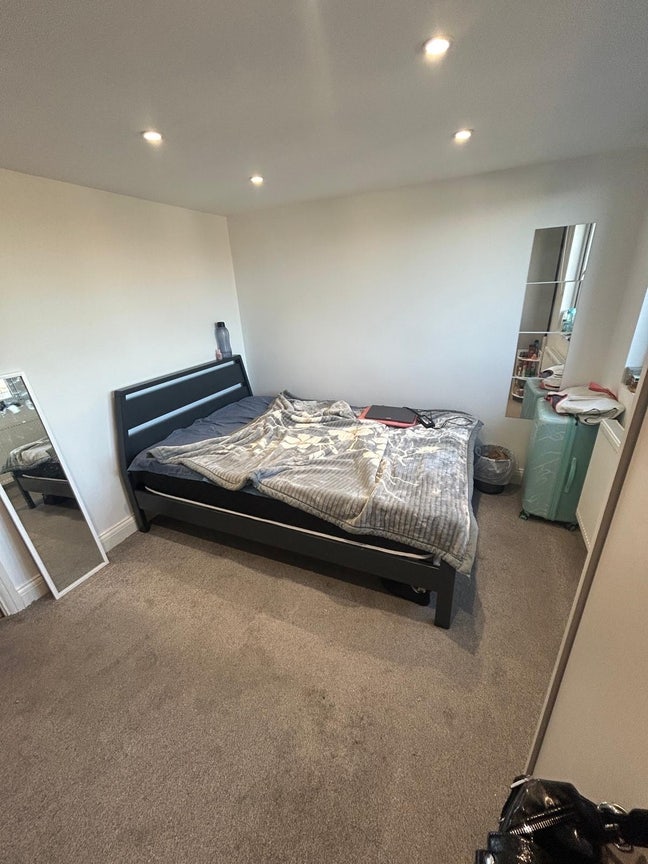 Stunning Double Room in a House for FEMALES only! Main Photo