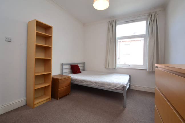1 Double Room Is Available In LS7  Main Photo