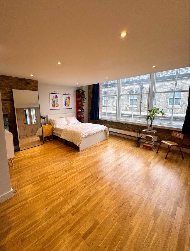 Huge en-suite in unbeatable location. Main Photo