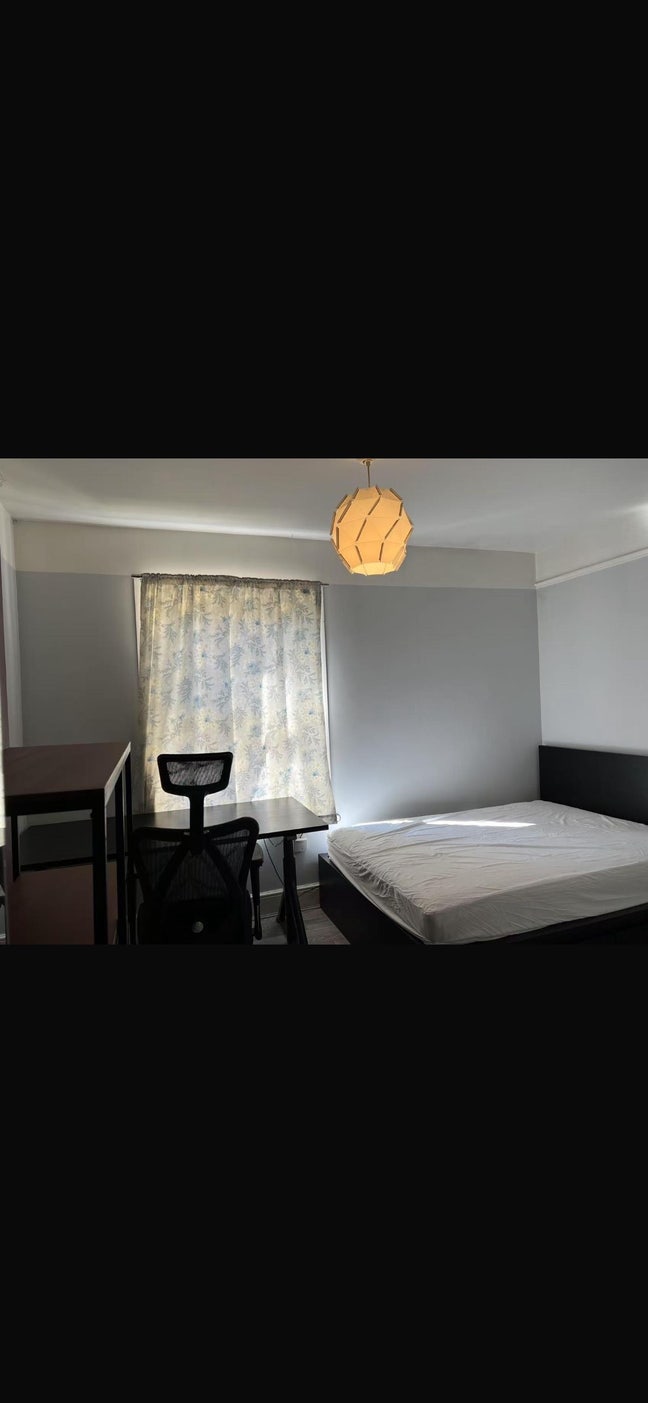 House / Rooms available for rent Main Photo