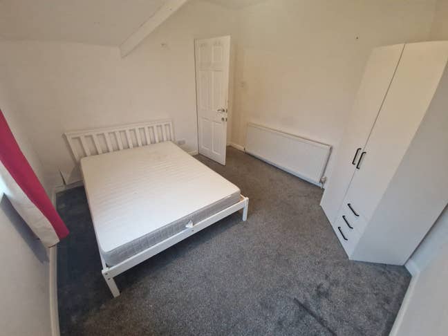 1-double room is available for rent in NG3  Main Photo