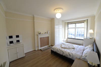 Two double rooms in the same property / W13  Main Photo