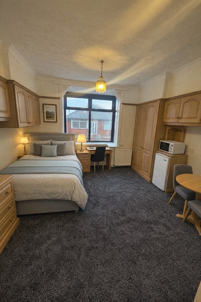 🏡 Room for Rent – En-Suite – Bury BL9 7TQ Main Photo