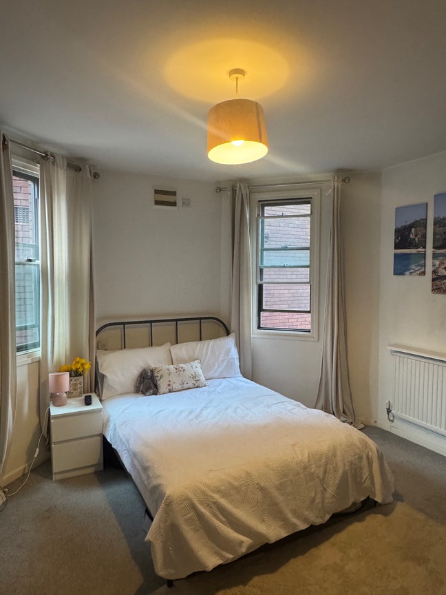 Double room in 3-bed flat with Thames Views Main Photo