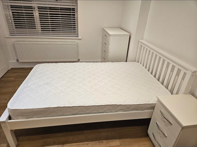 Double / En suite Rooms clean and tiday available  Main Photo