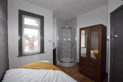 ✨ Supported Housing In Edgbaston, Ensuite Room✨  Main Photo