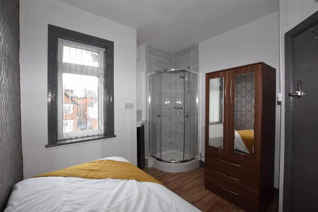 ✨ Supported Housing In Edgbaston, Ensuite Room✨  Main Photo