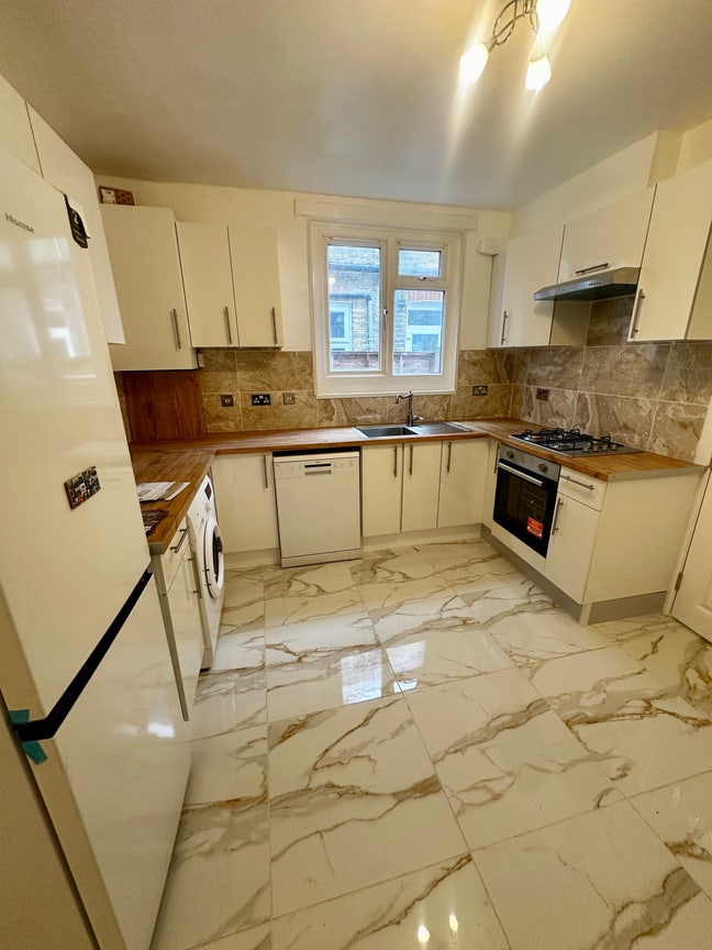 Brand New 2-3 Bedroom flat with Garden  Main Photo