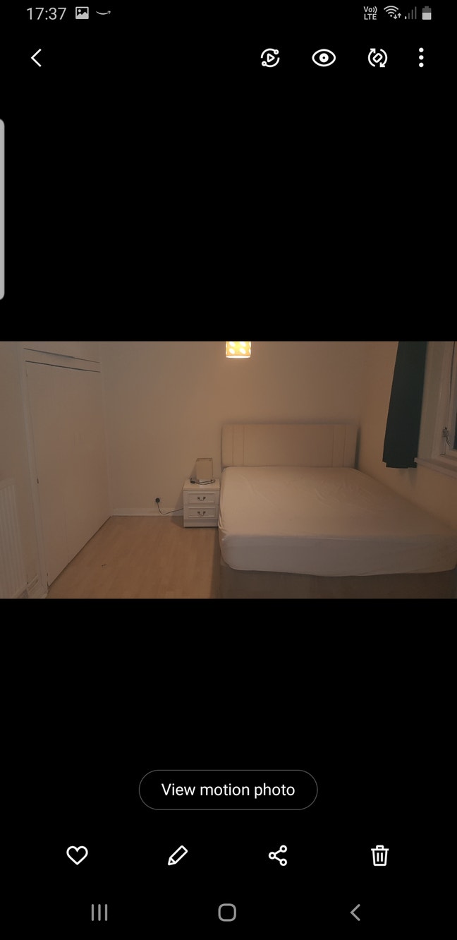 Large Double Room Main Photo