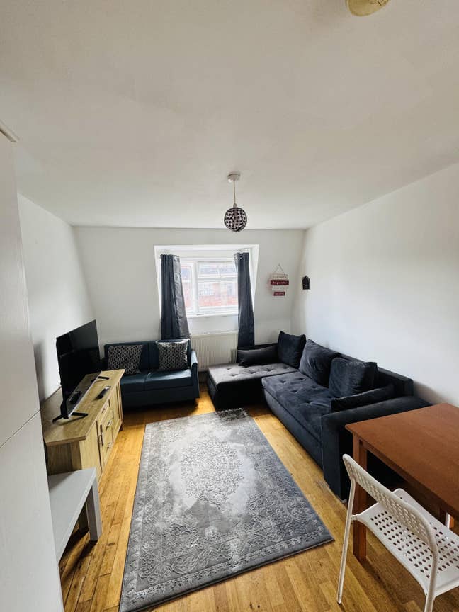 Lovely Two Bedroom Apartment in Whitechapel Main Photo