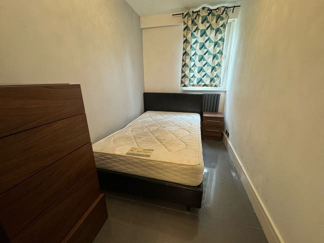 Lovely Single Room in a Prime Location of E14  Main Photo