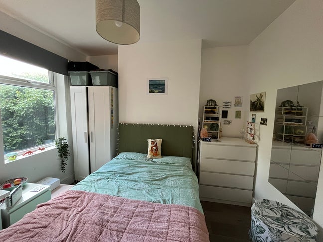 Double Room in Professional House Share Main Photo