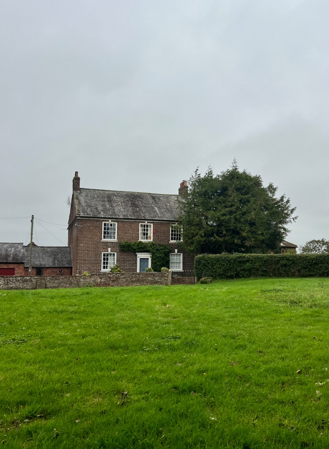 Working Professional/Mature Student-Pet Friendly* Main Photo