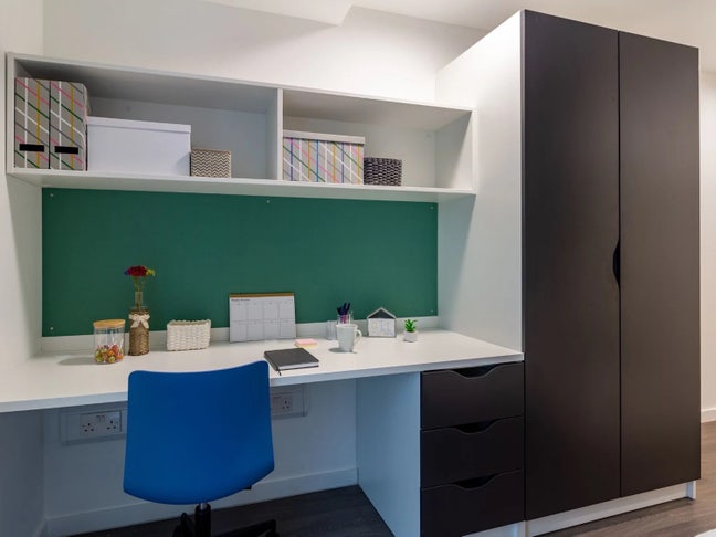 Some one to take of my room  Main Photo