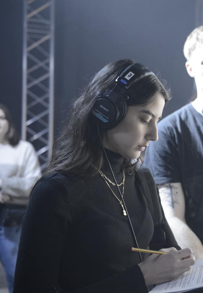 Looking for a girl's flat Main Photo