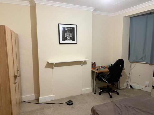 Large double room to rent 850&pound; a month Main Photo