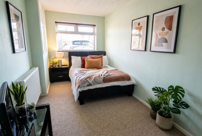 🏡 Spacious West Swindon Double Bedroom Main Photo