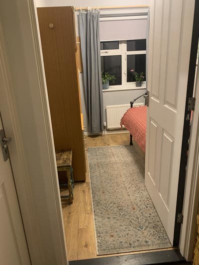 Single Room in a family Home Main Photo