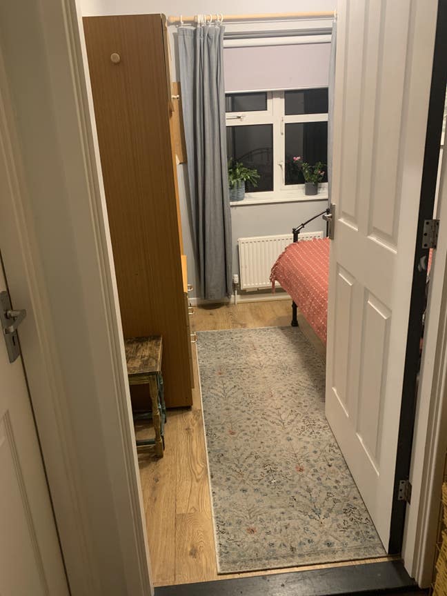 Single Room in a family Home Main Photo