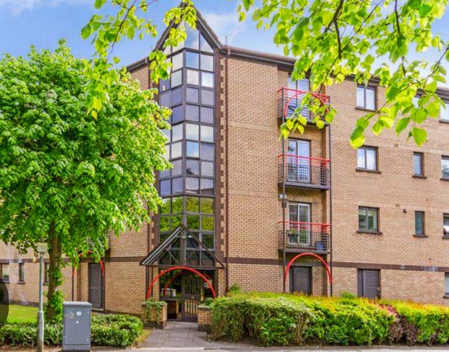 Waterfront, dbl balcony rm  freeparking, fiber opt Main Photo