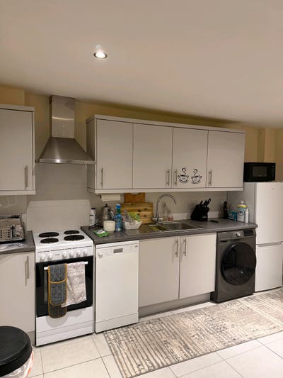 Studio Flat With Fully Furnished Main Photo