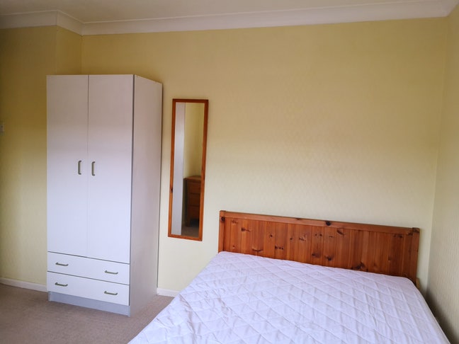 A large room  to rent for  Single occupancy only  Main Photo