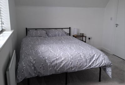 Spacious double room with en suite Main Photo