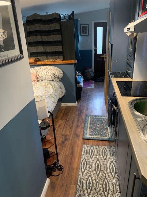 Out of Town Workers , Health Care Cosy Cabin  Main Photo