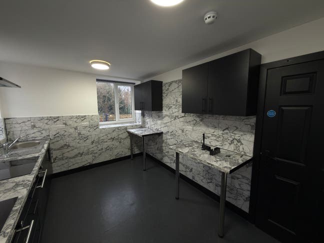 Fully Furnished En-Suite & TV bills inc in OL9 Main Photo