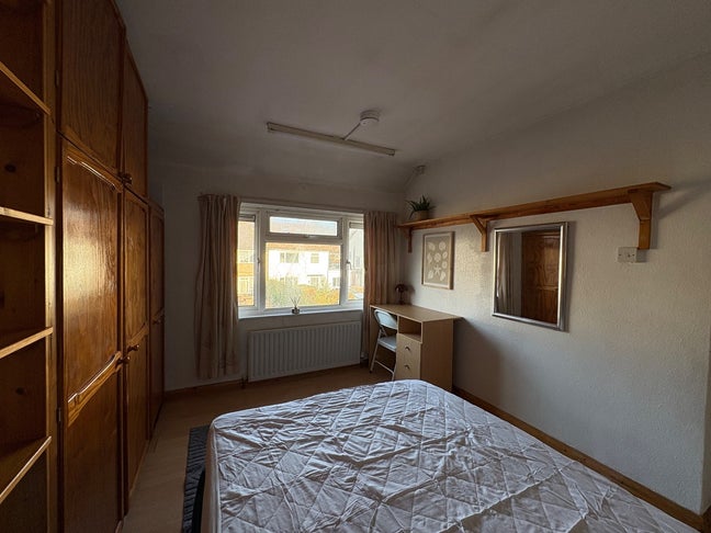 Superb furnished double bedroom central Headington Main Photo