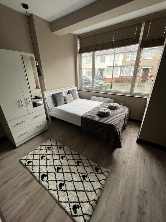 🏠 2X Self-Contained Studios to Let in - Streatham  Main Photo