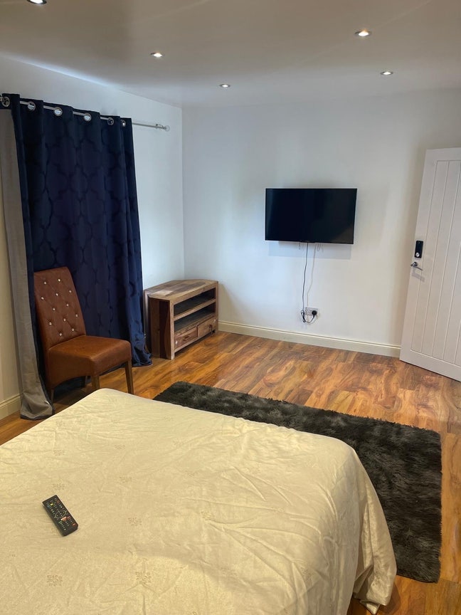 Master beed room   size available  Main Photo