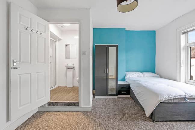 Spacious double en-suite room in Attleborough Main Photo