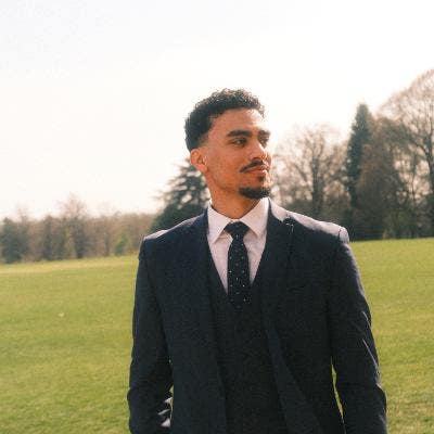 I am a professional male aged 25. I am lookin... Main Photo