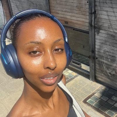 Professional Female seeks a double room Main Photo