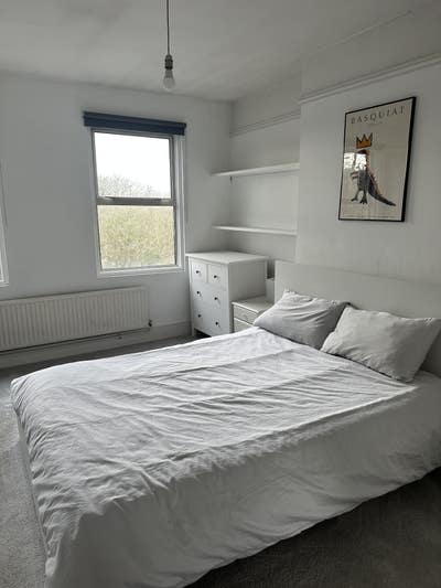 Double bedroom 3 bed flat Forest Hill Main Photo