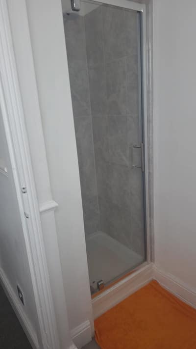 Bedroom with own bathroom shared kitchen  Main Photo