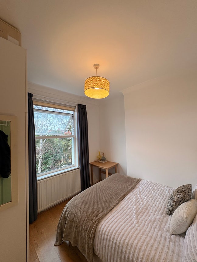 Small Double Room Available in Tooting Main Photo