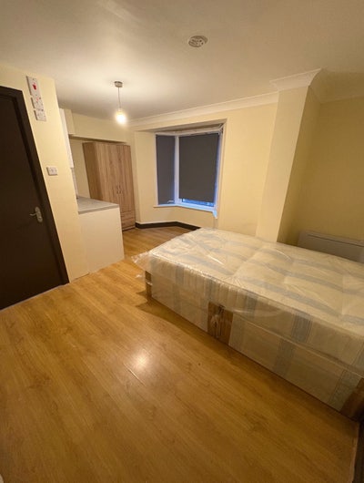 Studios flat  Hackney E5 Main Photo