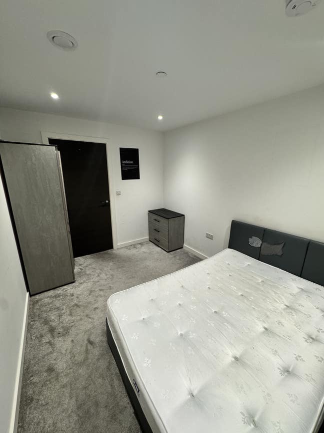 Double Room available  in Salford (Dock 5) Main Photo